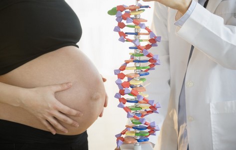 Вероятность неблагоприятных последствий от КТ на ранних сроках беременности в первом триместре поможет оценить специалист медико-генетической консультации 