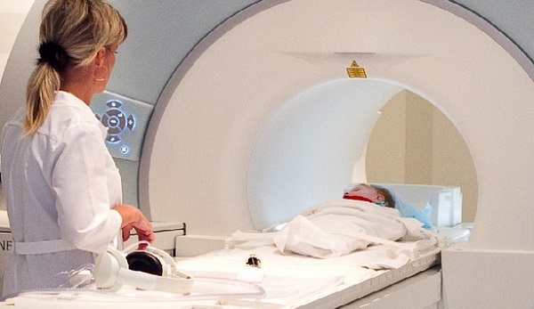 Ввиду безопасности МРТ диагностики сканирование делают даже младенцам