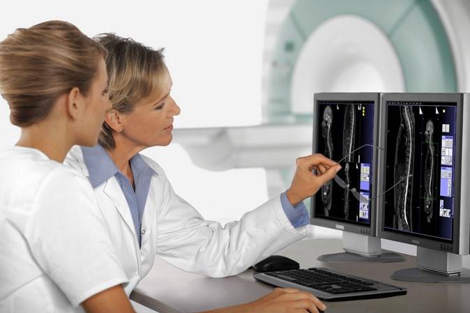 Изучением снимков МРТ занимается врач-рентгенолог