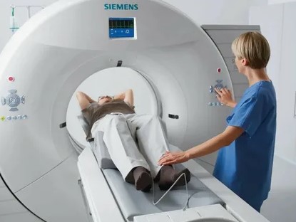 В клинике “Магнит” (СПб) диагностику проводят на томографе экспертного класса Siemen
