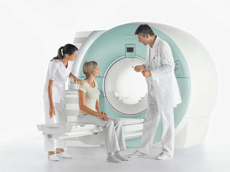 Беседа врача и пациента перед МРТ